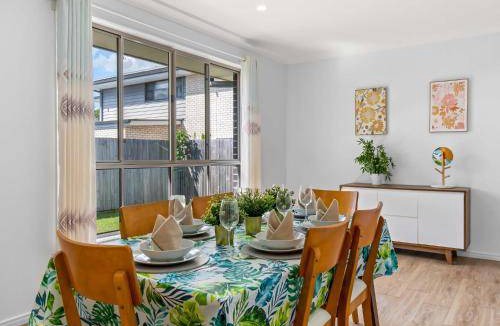Heathwood House | 300 m² House ∙ 4 bedrooms ∙ 8 guests