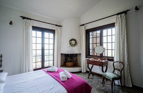 Agii Apostoli House | 300 m² House ∙ 5 bedrooms ∙ 11 guests