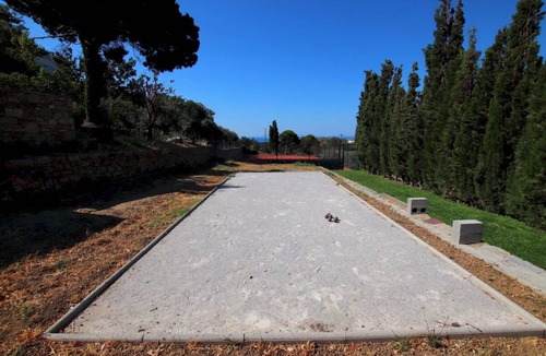 Karystos Villa | 300 m² Villa ∙ 5 bedrooms ∙ 12 guests