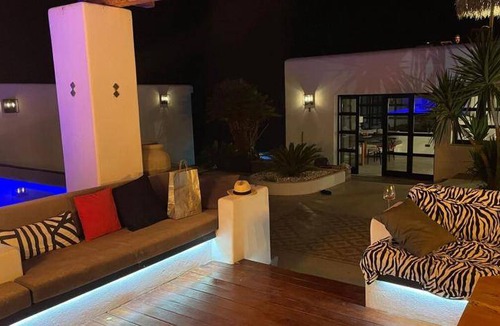 Grambia Villa | 300 m² Villa ∙ 5 bedrooms ∙ 12 guests