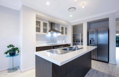 Kippa-Ring House | 313 m² House ∙ 4 bedrooms ∙ 8 guests