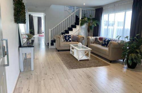 Kippa-Ring House | 313 m² House ∙ 4 bedrooms ∙ 8 guests