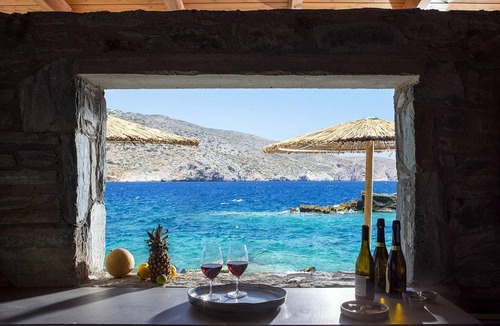 Agia Pelagia House | 320 m² Farmhouse ∙ 5 bedrooms ∙ 10 guests