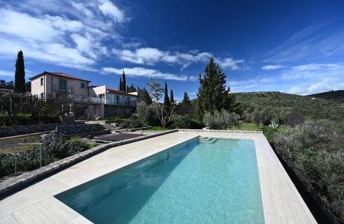 Galaxidi Villa | 320 m² Villa ∙ 5 bedrooms ∙ 10 guests