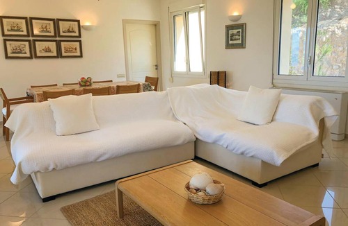 Kontos House | 370 m² House ∙ 6 bedrooms ∙ 12 guests