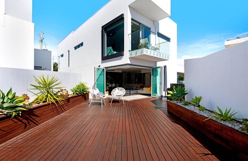 Broadbeach Waters House | 374 m² House ∙ 5 bedrooms ∙ 14 guests