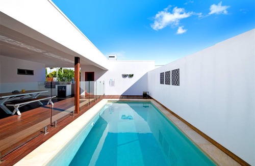 Broadbeach Waters House | 374 m² House ∙ 5 bedrooms ∙ 14 guests