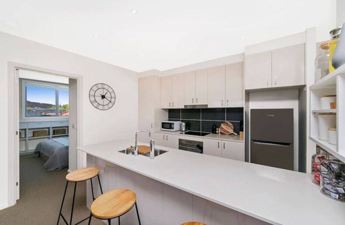 Braddon Apartment | 3BR Braddon Flat, 8 mins walk to CBD