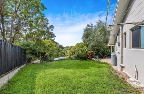 Ferny Hills House | 4-Bed Family Home with Large Entertaining Backyard