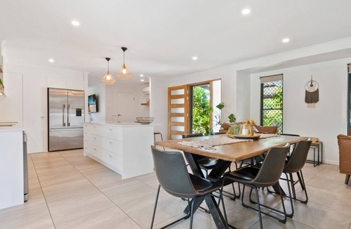 Maroochydore House | 4 bedroom gem with a great outdoor area including pool and you can bring a small dog.