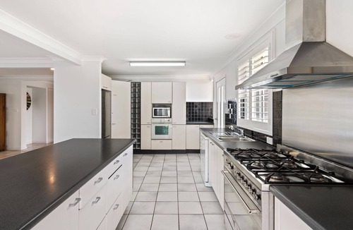 Mooloolaba House | 4 bedroom home on canal