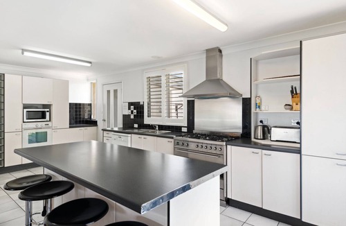 Mooloolaba House | 4 bedroom home on canal