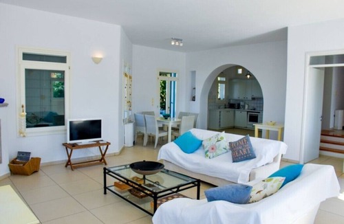 Pitrofos Villa | 4 Bedroom villa in Andros overlooking the Aegean Sea