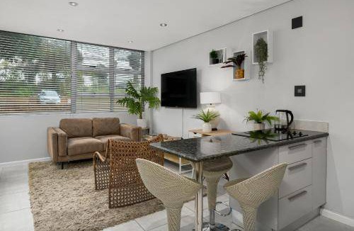 Three Anchor Bay Apartment | 40 m² Apartment ∙ 2 guests