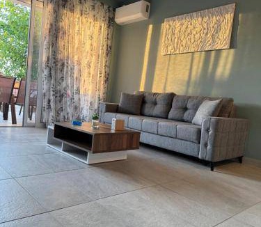 Sarakiniko Apartment | 40 m² Serviced apartment ∙ 3 guests