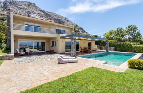 Palaia Fokaia House | 400 m² House ∙ 5 bedrooms ∙ 9 guests