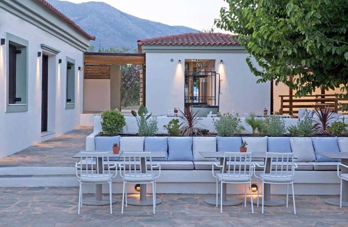 Eretria Hotel | 45 m² Hotel ∙ 6 guests