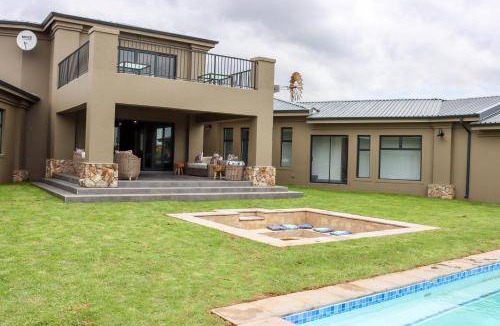 Muldersdrift Villa | 45 m² Villa ∙ 9 bedrooms ∙ 18 guests