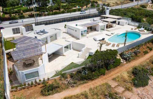 Saronikos Villa | 470 m² Villa ∙ 8 bedrooms ∙ 16 guests