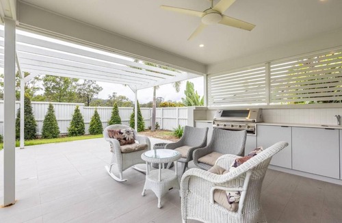 Upper Kedron House | 4BR Modern Home Near Parks and Dining with Outdoor Space