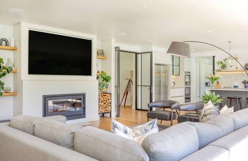 Constantia House | 5 bedroom with Stunning garden, pool and views. Dream family vacation home