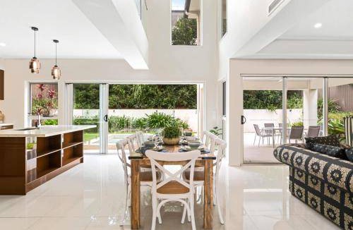 Carindale House | 500 m² House ∙ 5 bedrooms ∙ 10 guests