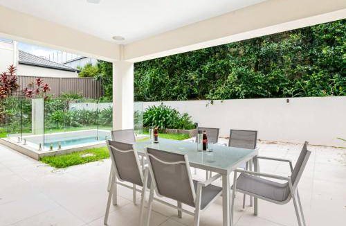 Carindale House | 500 m² House ∙ 5 bedrooms ∙ 10 guests