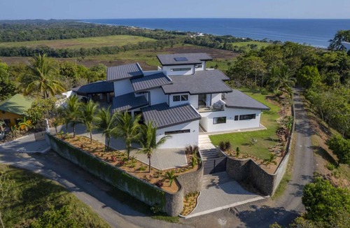 Playa Hermosa House | 500 m² House ∙ 6 bedrooms ∙ 12 guests
