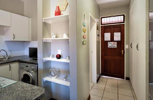 Greater Johannesburg Metropolitan Area Apartment | 60 m² Apartment ∙ 2 bedrooms ∙ 4 guests