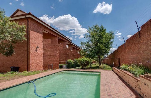 Greater Johannesburg Metropolitan Area Apartment | 60 m² Apartment ∙ 2 bedrooms ∙ 4 guests