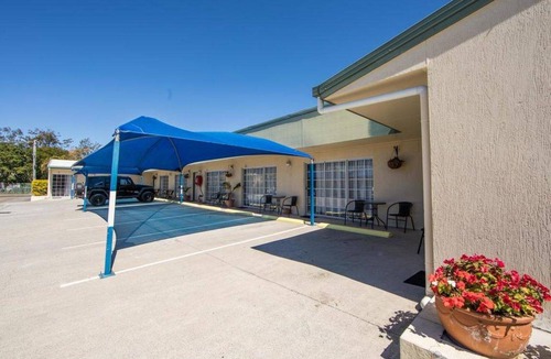 Caboolture Hotel | 60 m² Hotel ∙ 2 bedrooms ∙ 4 guests