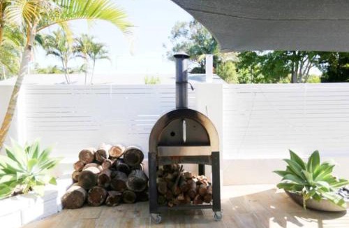 Maroochydore House | 600m to Beach, Family Entertainer, Aircon, Pool & Pizza oven