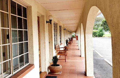 Warwick Hotel | 67 m² Motel ∙ 7 guests