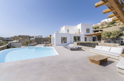 Faros Armenistis Villa | 7 Bedroom Villa with luxury amenities and private pool , close to Mykonos Town