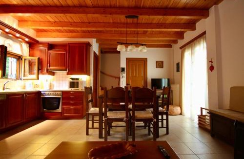 Eptalofos House | 7hills Waterfall Lodge by Ski Alure