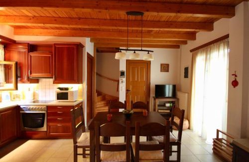 Eptalofos House | 7hills Waterfall Lodge by Ski Alure