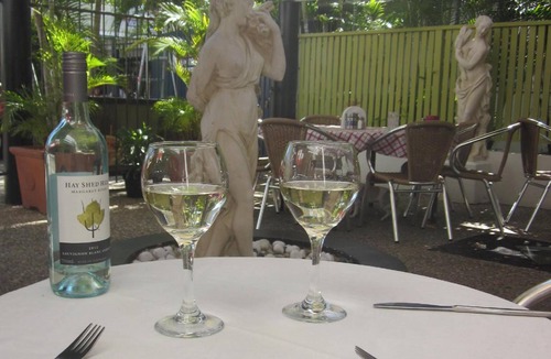 Rockhampton Apartment | 80 m² Serviced apartment ∙ 3 bedrooms ∙ 127 guests