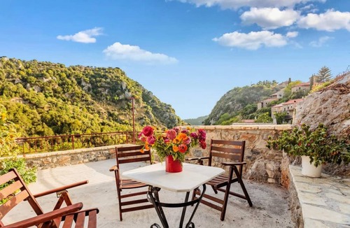 Trikolonoi Apartment | 81 m² Apartment ∙ 3 bedrooms ∙ 5 guests