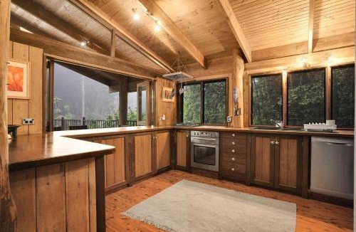 Kuranda House | 929 m² House ∙ 4 bedrooms ∙ 8 guests