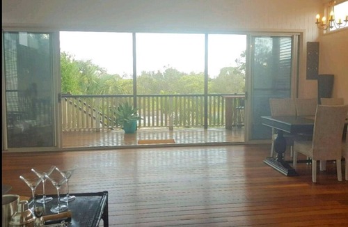 Nudgee Beach House | A beach cottage close to airport