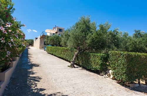 Stalos Villa | A beautiful secluded villa with private pool and amazing 360° view