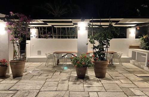 Kanapitsa Villa | A large luxury villa, with guest house, pool and private beach