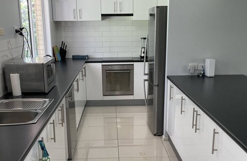 Deception Bay House | A little cutie with room to move.