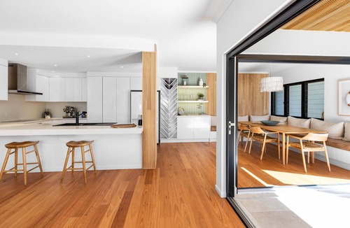 Coolum Beach Villa | A r é s l Luxe Oceanfront Villa