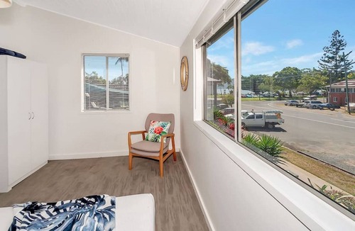 Cairns North Apartment | A Touch of the Bahamas on McKenzie MK3