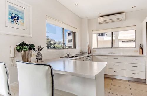 Noosaville Apartment | Aarons Villa - Waterfront Perfectly located on Gympie Terrace