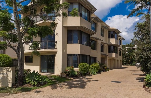 Noosaville Apartment | Aarons Villa - Waterfront Perfectly located on Gympie Terrace