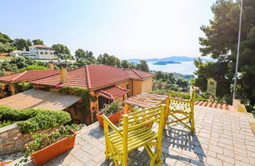 Achladies Apartment | Absolute vacation apartment near the sea"Nest"in the Villa Stratos majestic view