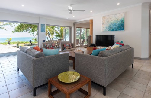 Mowbray House | Absolute Beach Front