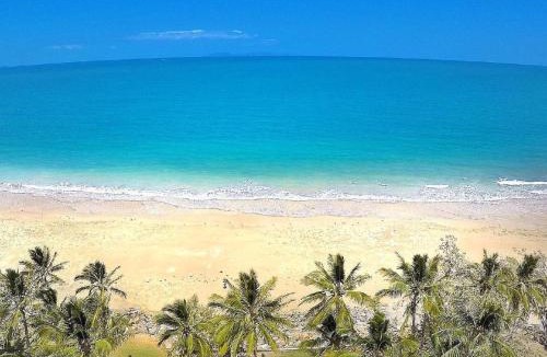 Blacks Beach Apartment | ABSOLUTE BEACH FRONT MACKAY - Blue Pacific